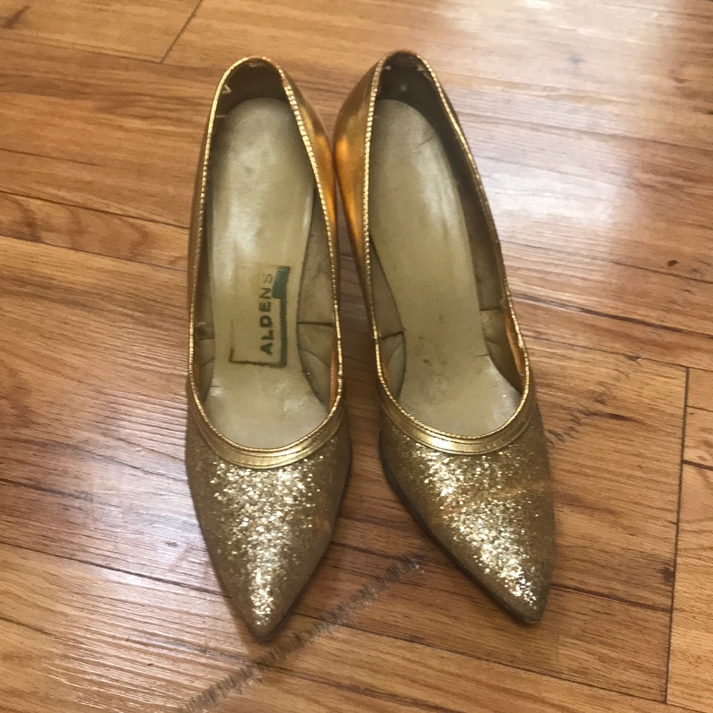 Alden’s | Gold Glitter Heels